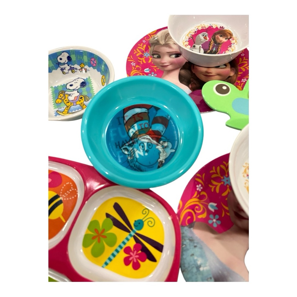 8 pieces of children’s dinnerware. A real steal